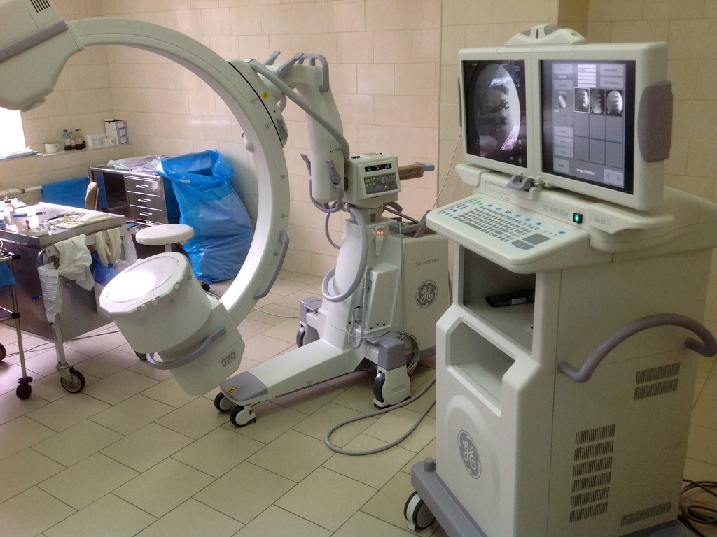 Передвижной рентгеновский аппарат высочайшего класса типа С-дуга фирмы GE