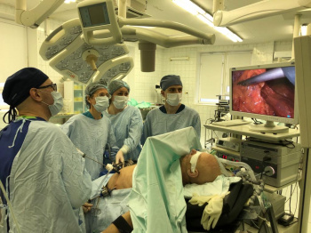 Хирурги Сеченовского Университета выполнили редкую операцию по формированию нового пищевода, практически без разрезов