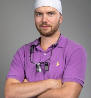 Николенко Денис Андреевич  врач стоматолог-ортопед, к.м.н., доцент